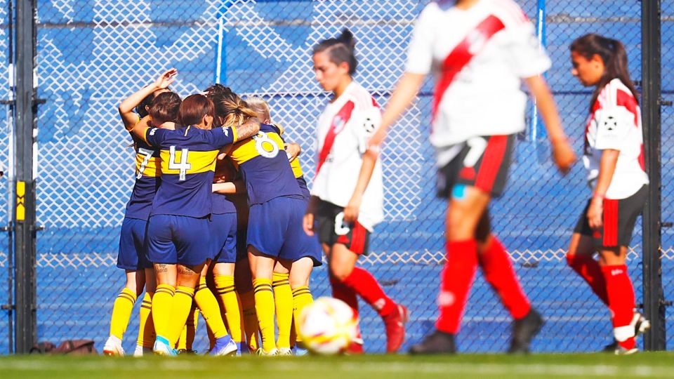 Una buena. Comenzó el primer campeonato profesional de fútbol femenino de la AFA. Histórico.