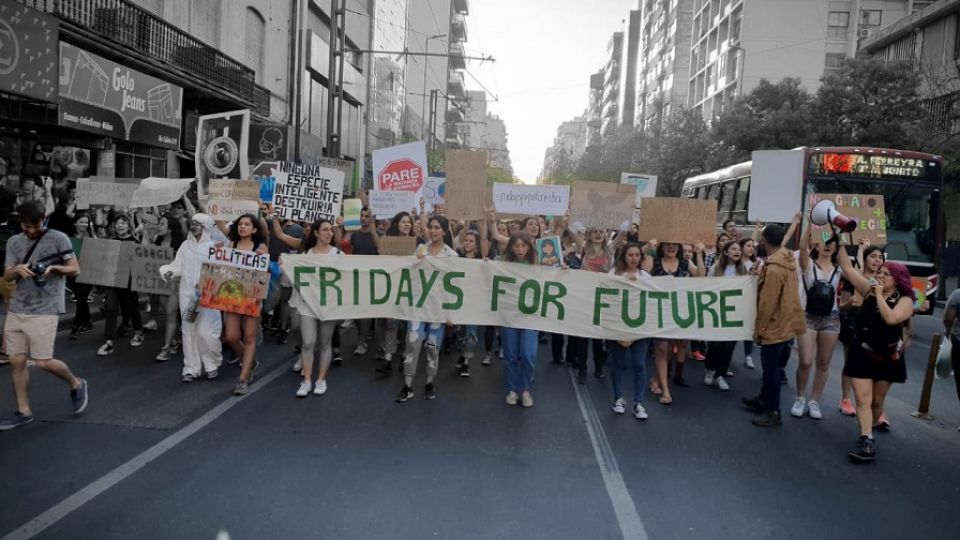 MARCHA. La organización impulsada por Greta marchó el pasado viernes por el centro de Córdoba en reclamo de políticas ambientales.