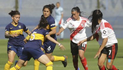 El fútbol femenino vivió un día histórico con el primer Superclásico profesional.
