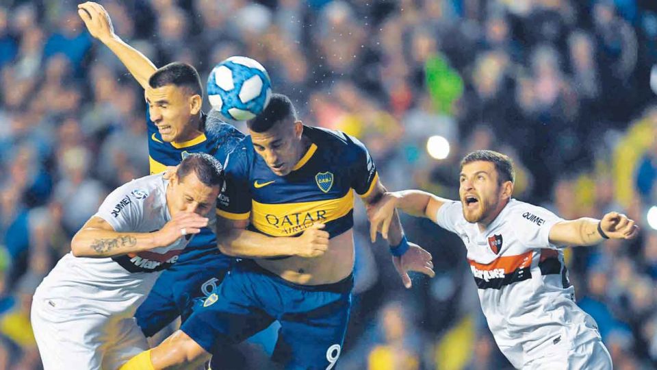 Wanchope. El delantero de Boca no logró convertir. El tanto del Xeneize lo marcó Izquierdoz de cabeza. Y lo empató Insaurralde.