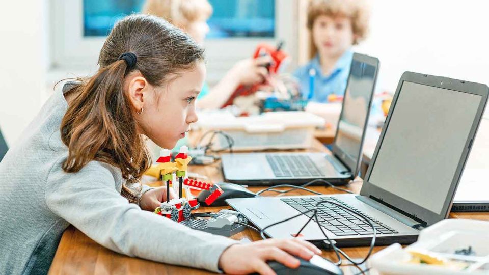 Sesgos. La idea de que los hombres son mejores en tecnología se instala entre los 6 y 10 años.