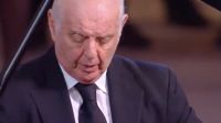 Daniel Barenboim interpreta a Schubert en la ceremonia a Chirac.