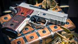 La Sig Sauer P229 SSE (Stainless Steel Elite) es el resultado de la calidad de una empresa prestigiosa llevada a su máxima expresión.