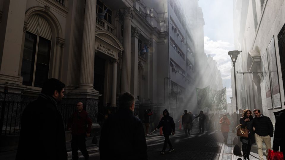 Fears of Argentina Default Loom Large as Traders Dump Everything