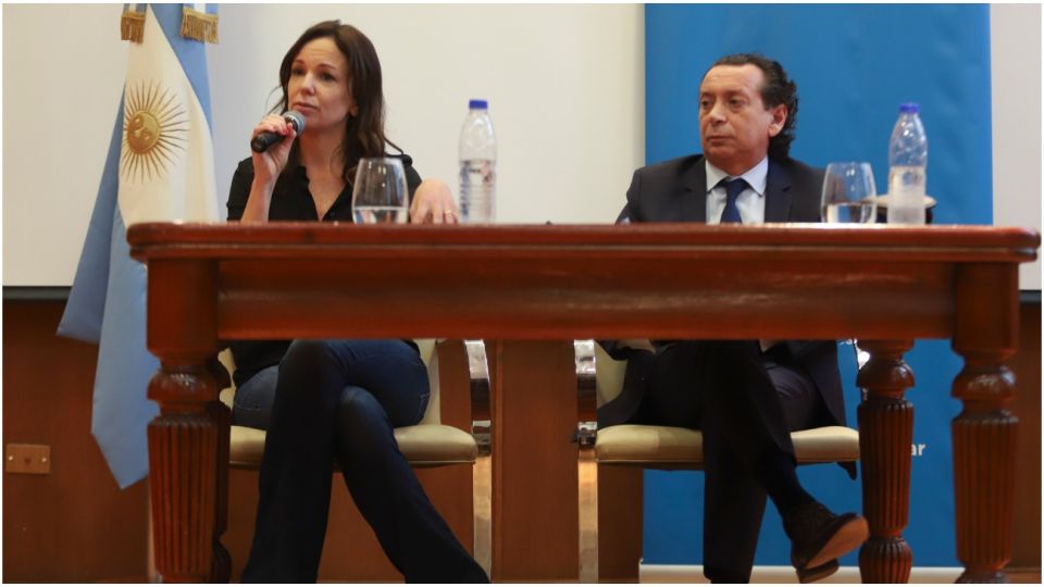 La ministra de Desarrollo Social, Carolina Stanley, junto al ministro de Trabajo, Dante Sica.