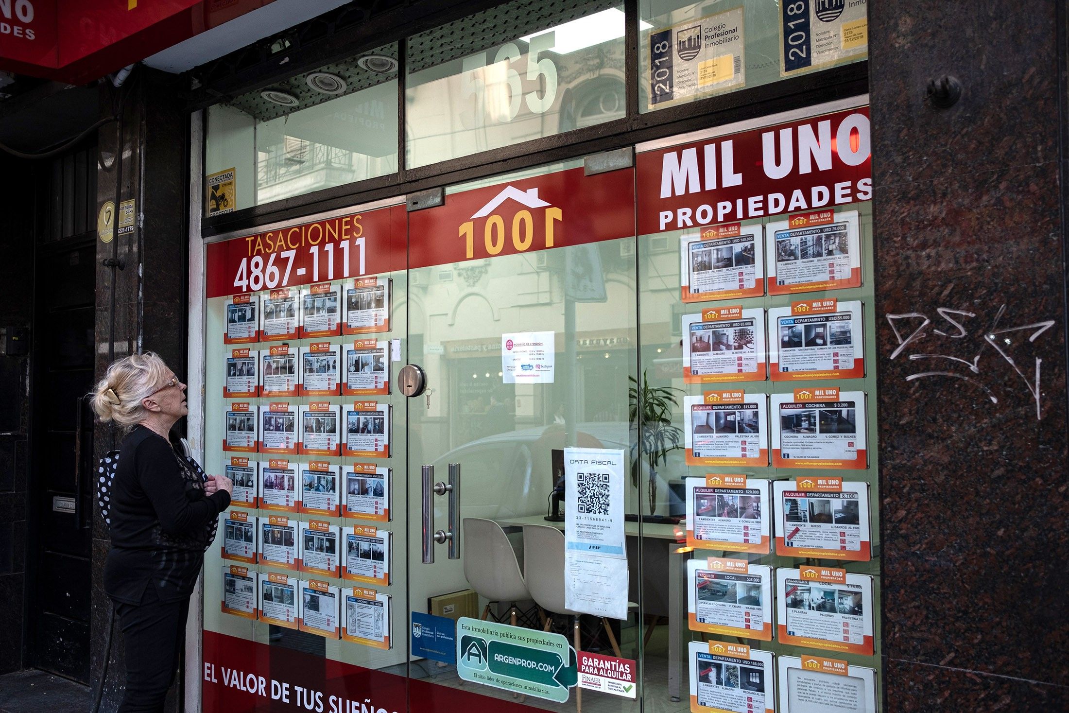 Sky-High Rates Crush Argentine Housing Market