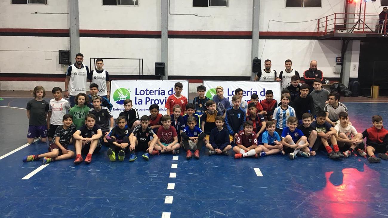 El evento se realizó en la sede del club "Villa Modelo" de Gerli y contó con la presencia de niños y jóvenes que probaron diferentes técnicas, secretos y consejos para practicar el deporte.