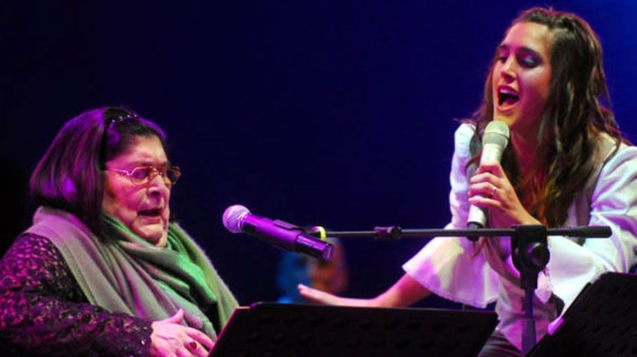 Mercedes Sosa, considerada la voz del folclore argentino, murió el 4 de octubre de 2009.