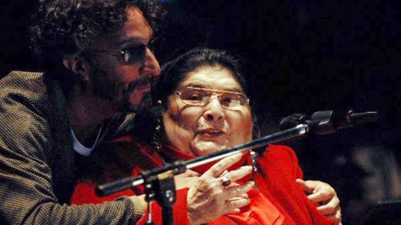 Mercedes Sosa, considerada la voz del folclore argentino, murió el 4 de octubre de 2009.