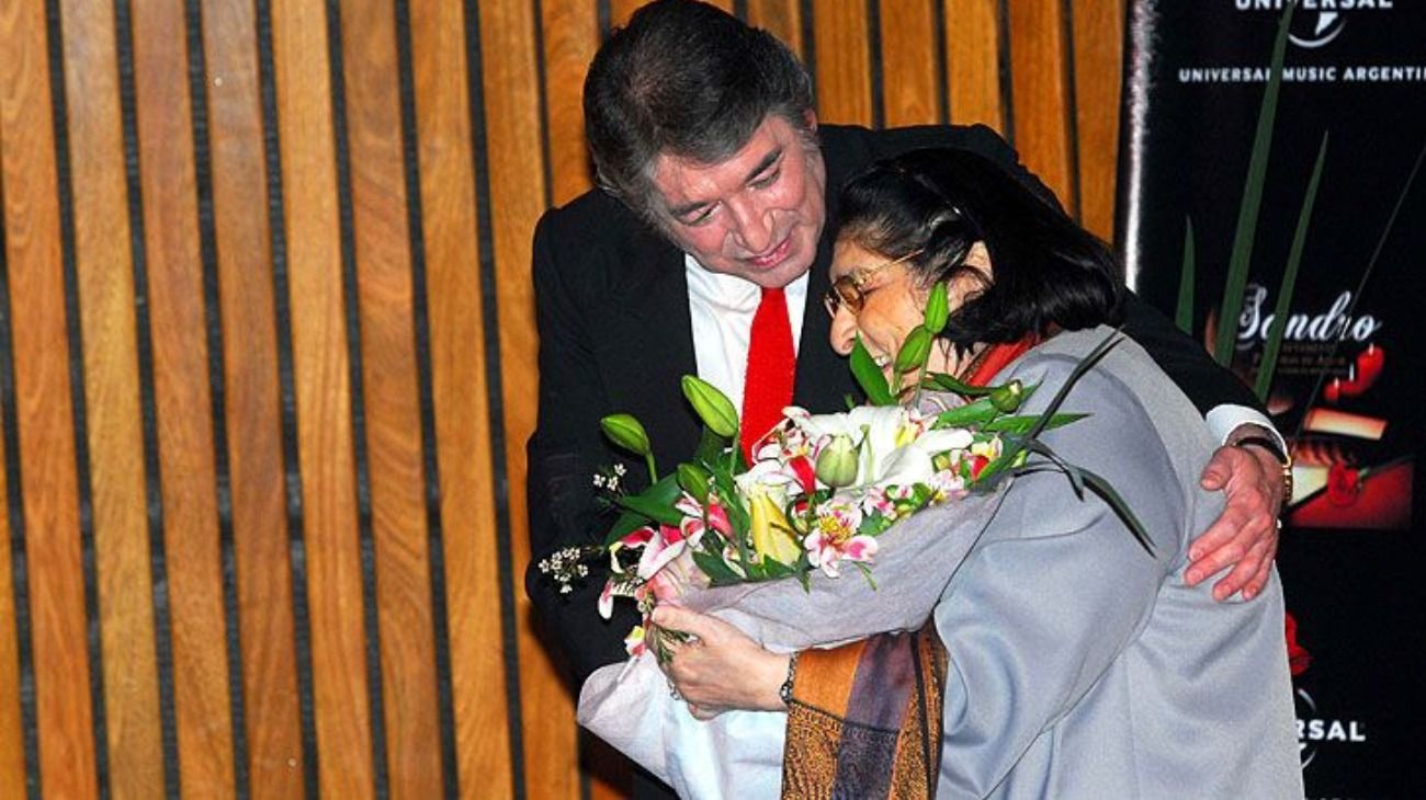 Mercedes Sosa, considerada la voz del folclore argentino, murió el 4 de octubre de 2009.