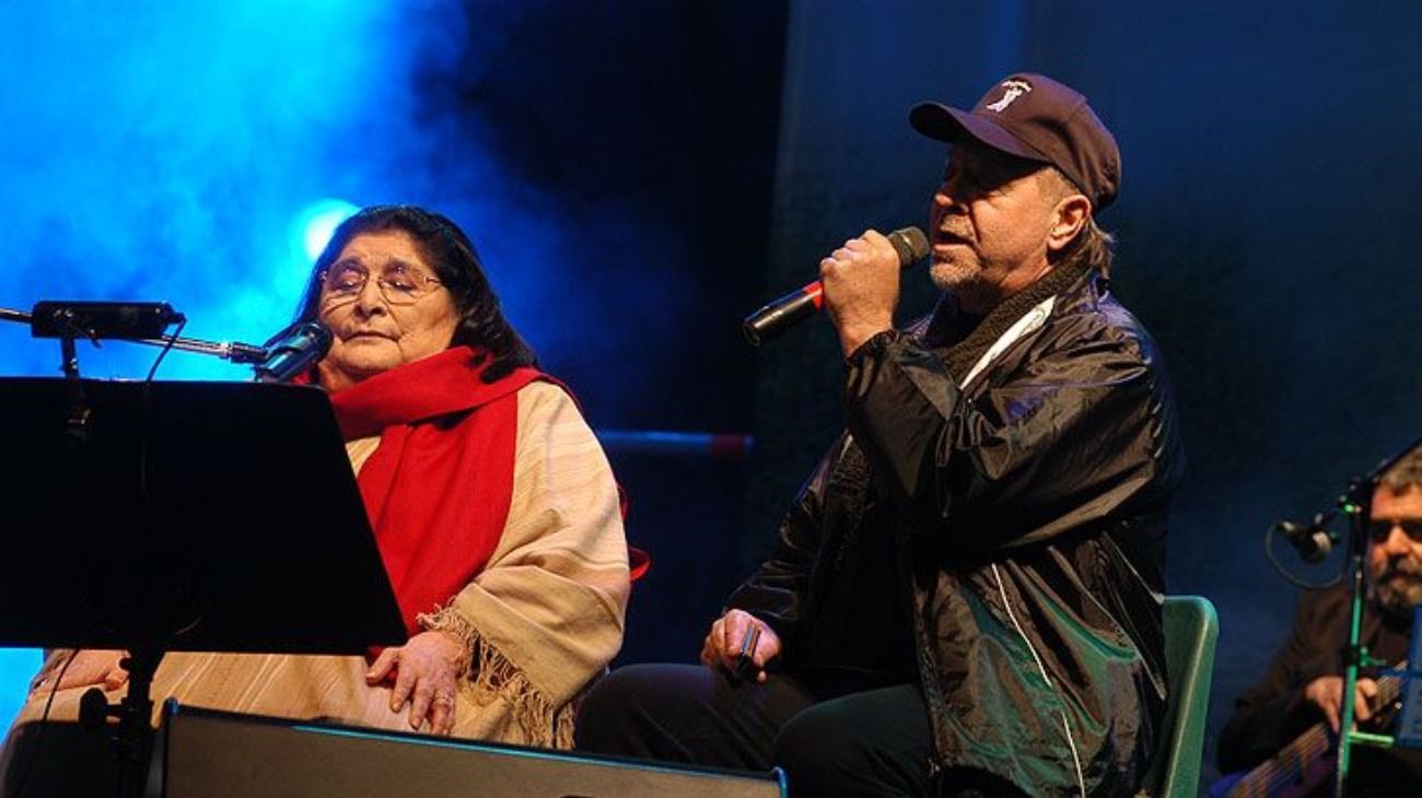 Mercedes Sosa, considerada la voz del folclore argentino, murió el 4 de octubre de 2009.