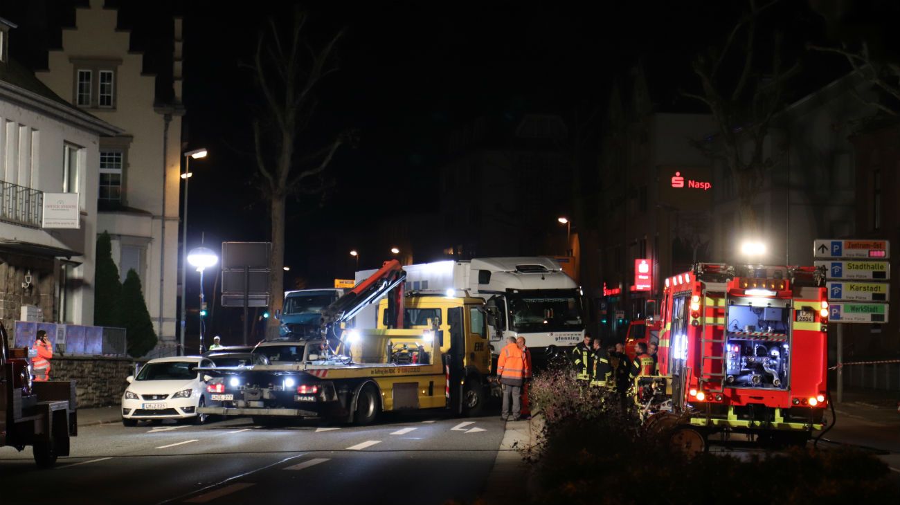 El camión se estrelló contra alrededor de nueve autos que estaban en un semáforo en rojo.