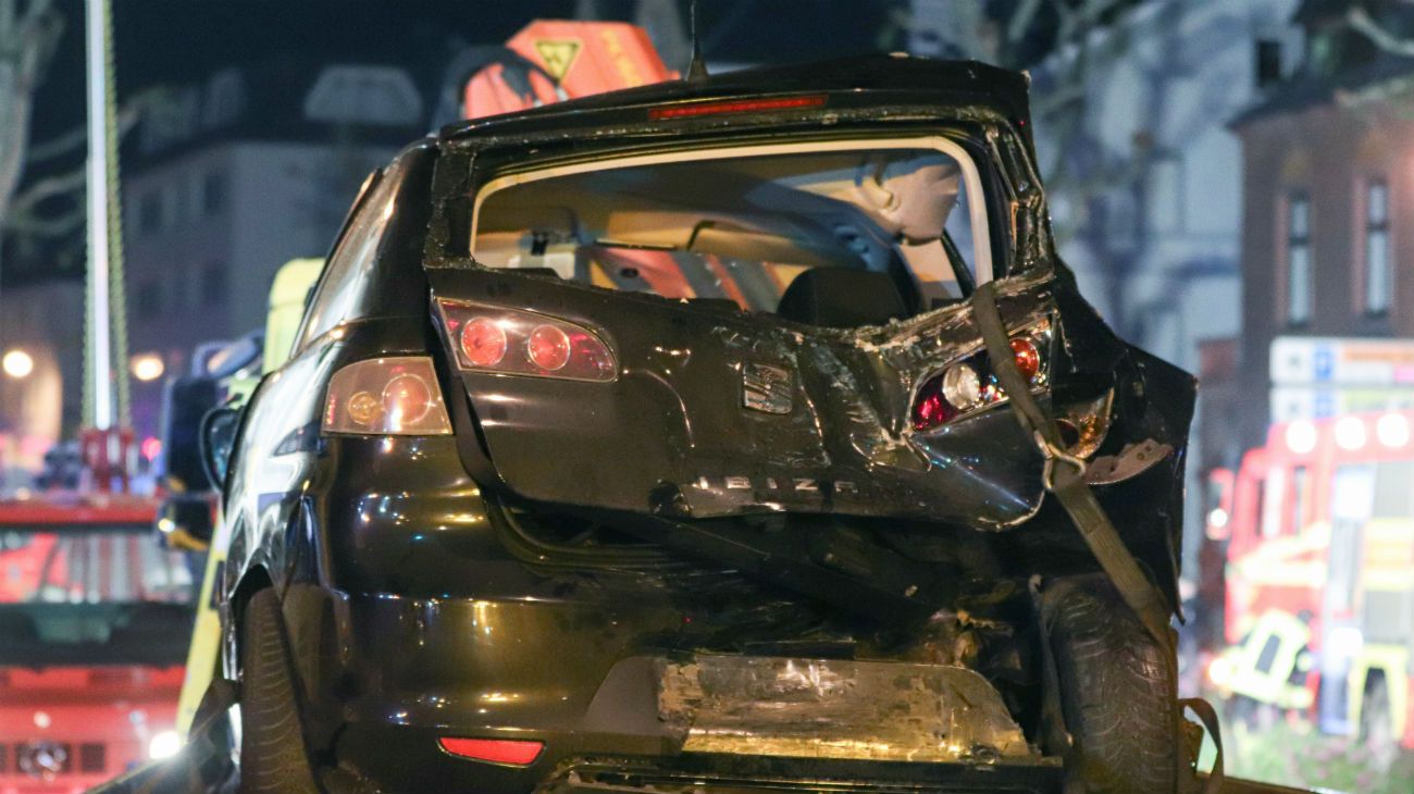 El camión se estrelló contra alrededor de nueve autos que estaban en un semáforo en rojo.