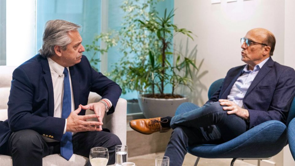 Fernández con el candidato presidencial uruguayo Daniel Martínez