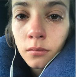Carla Quevedo llorando después de ver una película