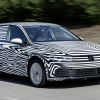 El nuevo Volkswagen Golf circulando camuflado en la fase de pruebas.