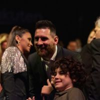 Antonella Roccuzzo se robó todas las miradas en el estreno de "Messi 10"