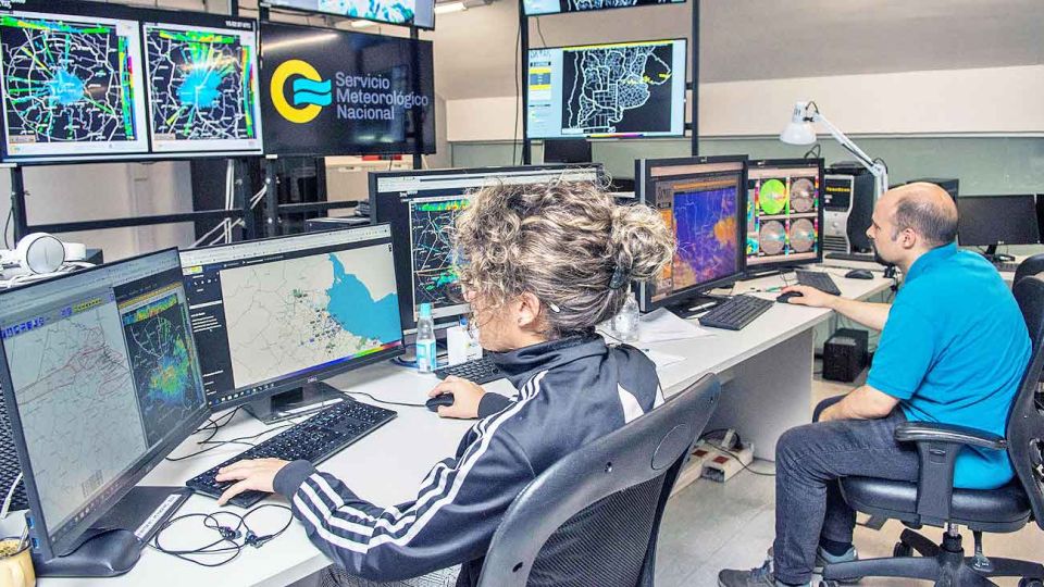 Expertos. El nuevo sistema permite a los meteorólogos hacer pronósticos por ensamble en alta resolución, explicó Celeste Saulo, directora del SMN.