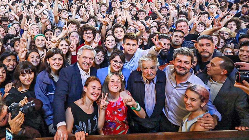20191210_alberto_fernandez_mujica_nacional_prensafrentedetodos_g.jpg