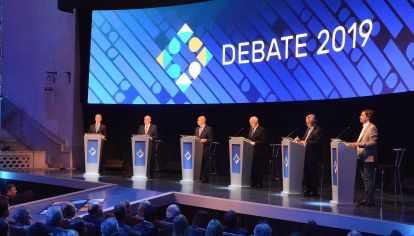 los candidatos debaten.