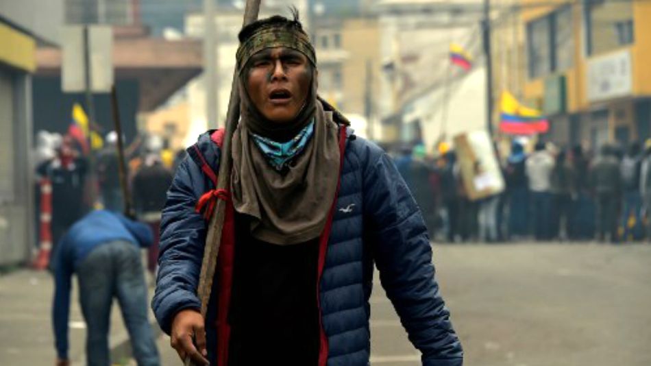 Una postal de las violentas manifestaciones sociales en Ecuador.