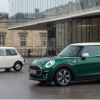 MINI 60 Years Edition junto al primer classic Mini de 1959.
