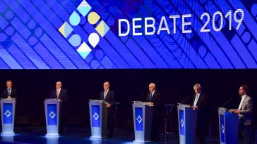 Los seis candidatos en el primer debate electoral.