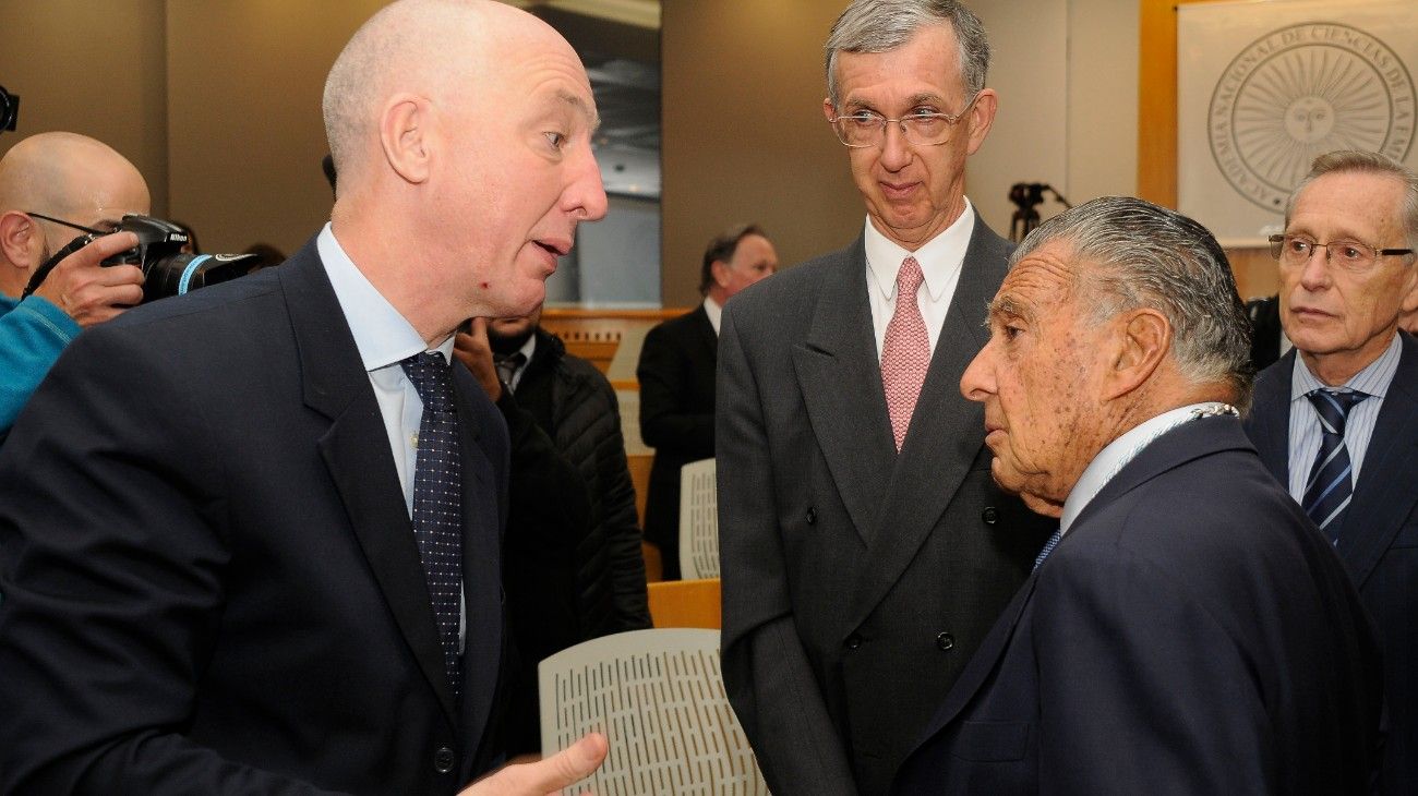 El embajador británico, Mark Kent, también estuvo presente.