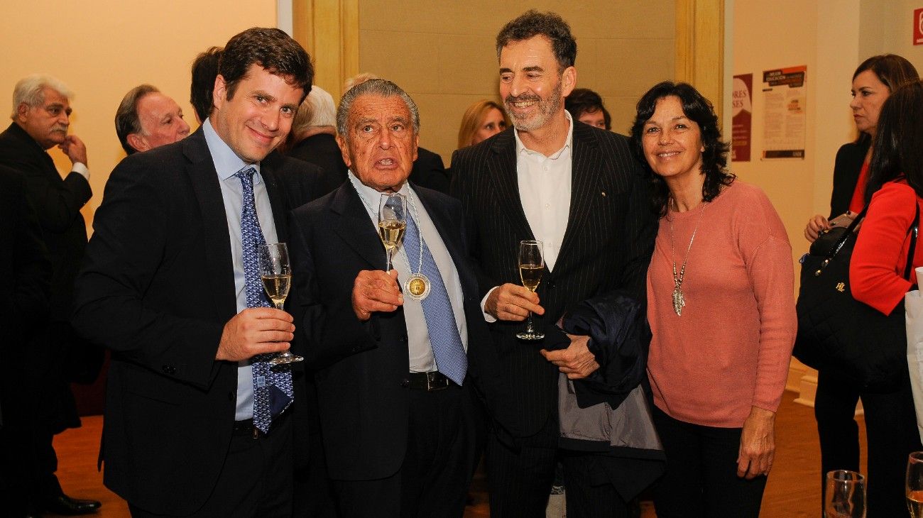 Para ingresar a la Academia, Eurnekian tomó el lugar vacante del fundador de Cervecería Quilmes, Otto Sebastián Bemberg.