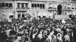 El 17 de octubre de 1945 la Plaza de Mayo se vio colmada por sectores obreros que pidieron la libertad de Juan Domingo Perón.