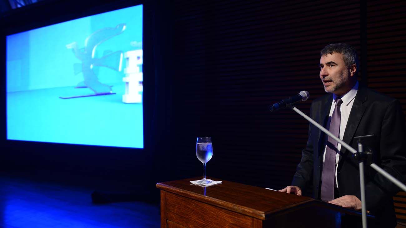 El jefe de redacción de Diario Perfil, Javier Calvo, en su discurso en los Premios Perfil 2019.