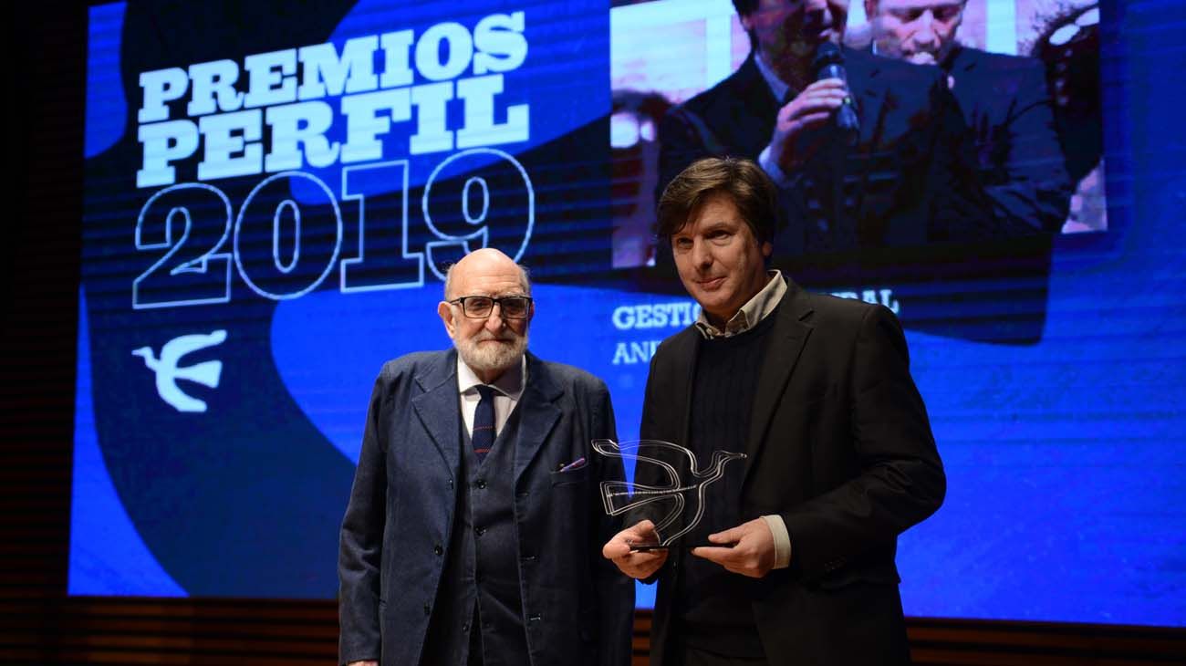 Andrés Duprat, director del Museo Nacional de Bellas Artes, junto al artista plástico Luis Felipe Noé.