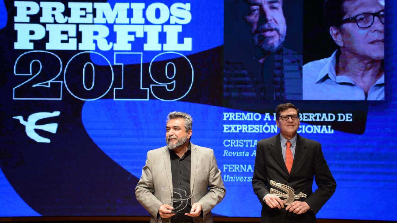 Entrega del premio perfil a la libertad de expresión nacional, a Fernando Ruiz y Cristian Alarcón Casanova.