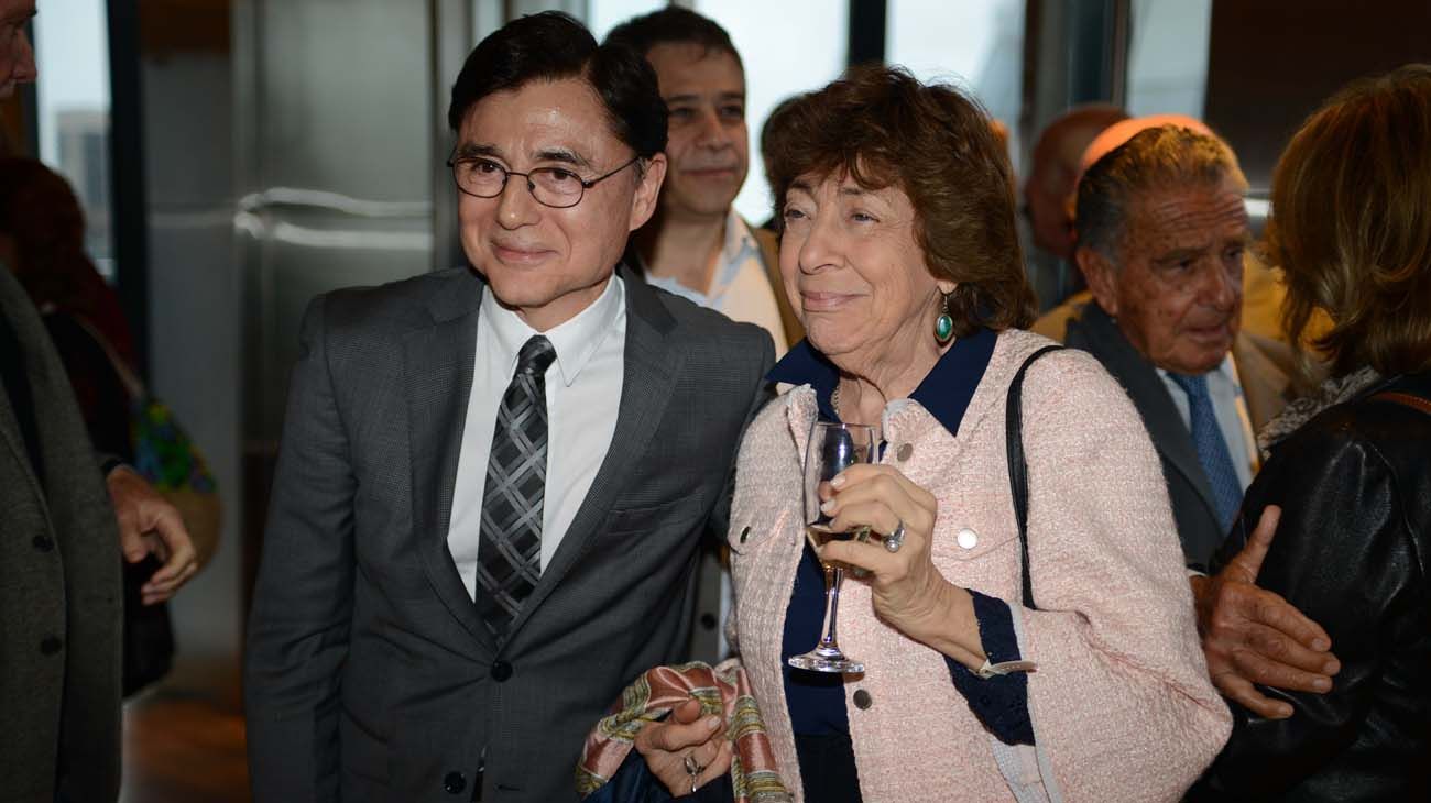 el CEO de Perfil Network, Jorge Fontevecchia, junto a la defensora de género del Diario Perfil, Mabel Bianco.