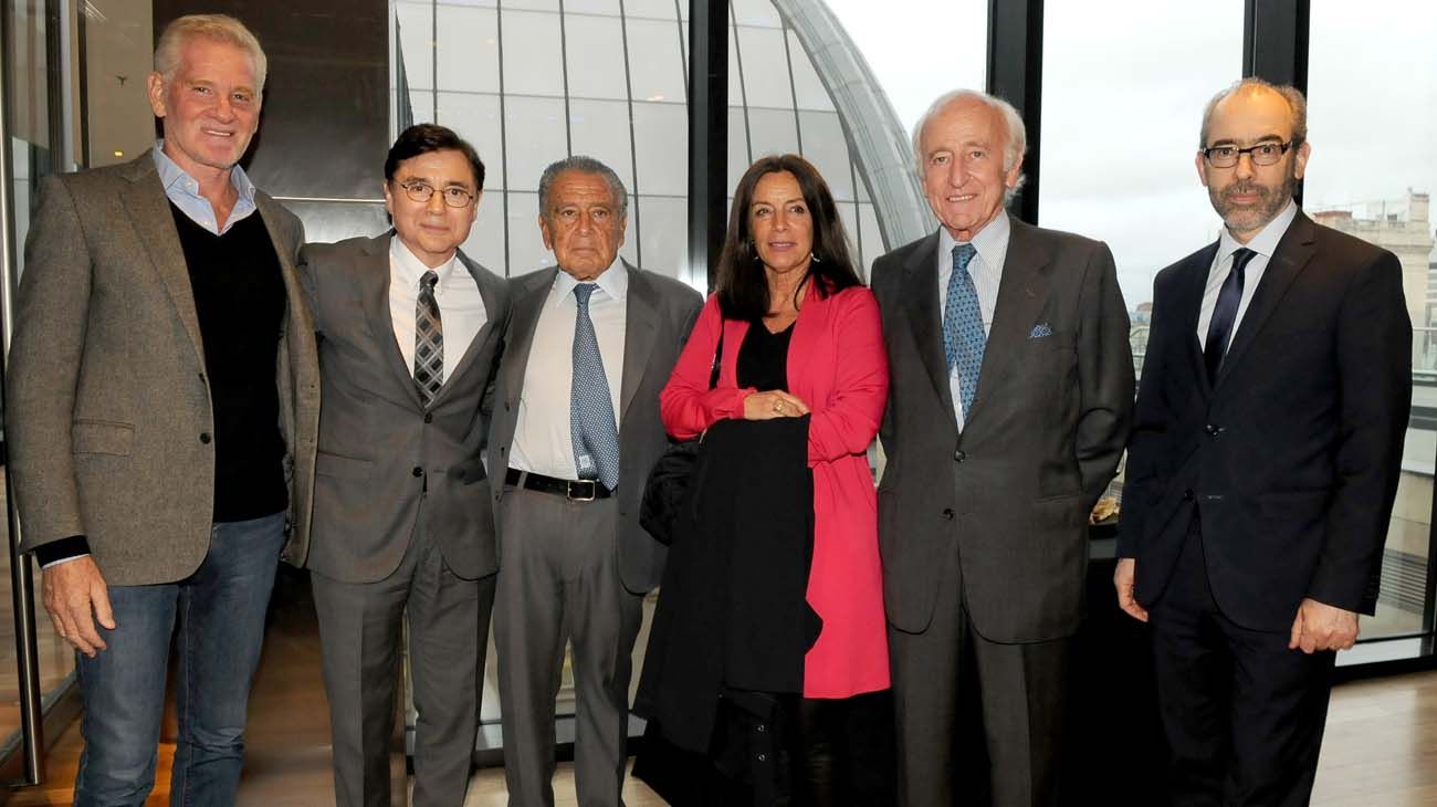 De izq. a der.: Francisco De Narváez, Jorge Fontevecchia, Eduardo Eurnekian, Carolina Barros, Santiago Soldati y Gustavo González.