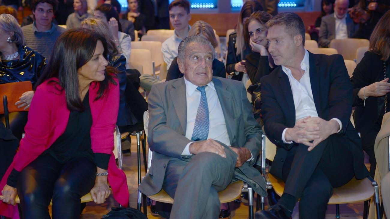 Carolina Barros y Eduardo Eurnekian (Corporación América), junto a Adrián Suar.