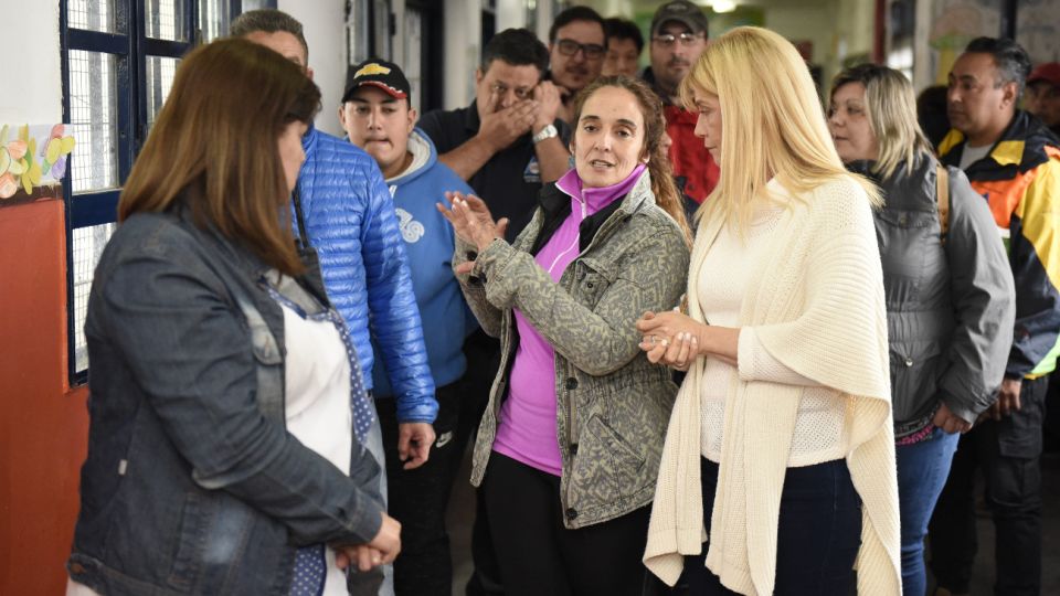 Verónica Magario recorrió los centro de evacuados en La Matanza.