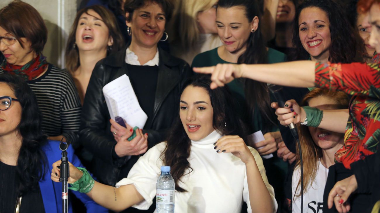 La actriz Thelma Fardin en la conferencia de prensa junto al colectivo Actrices Argentinas.