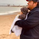Darío Barassi llevó a su hija a conocer el mar, a Punta del Este