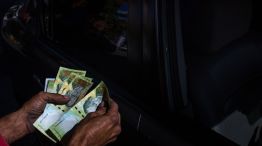 Venezuelans Are Paying A 100% Premium For Cash 
