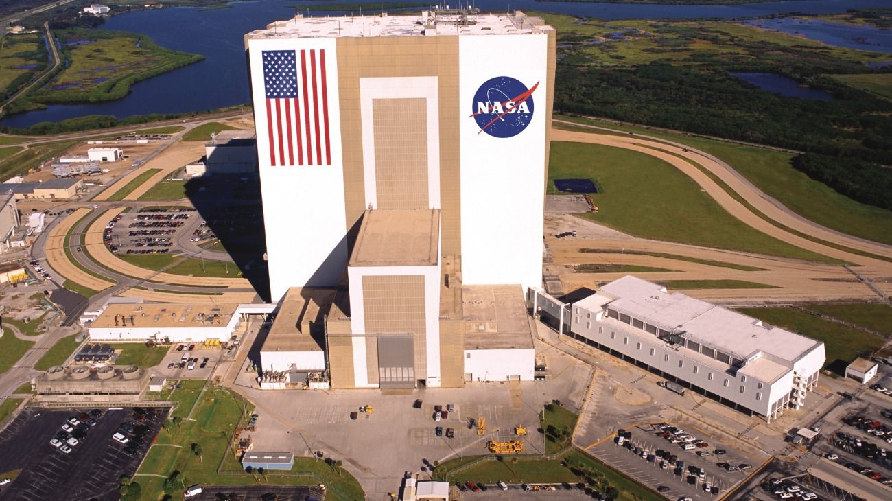 McBride fue piloto en la misión STS-41G del transbordador espacial Challenger, que orbitó la tierra en 1984.