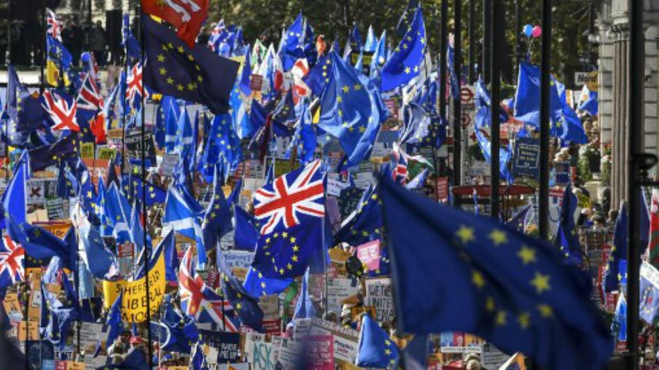 Una multitud reclamó en Londres que se vuelva a consultar a la ciudadanía por el Brexit.