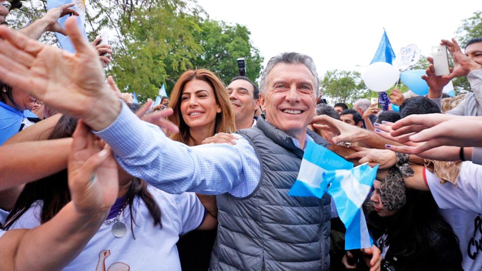 Raid. Antes de la “marcha del millón”, Mauricio Macri estuvo en Corrientes junto al gobernador Valdés y Awada. Insistió con la necesidad de ir a votar el 27 de octubre.