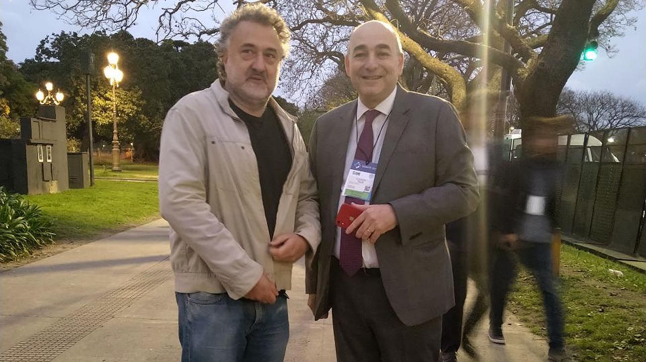 El ingreso de personalidades y dirigentes a la facultad de derecho minutos antes del debate presidencial.