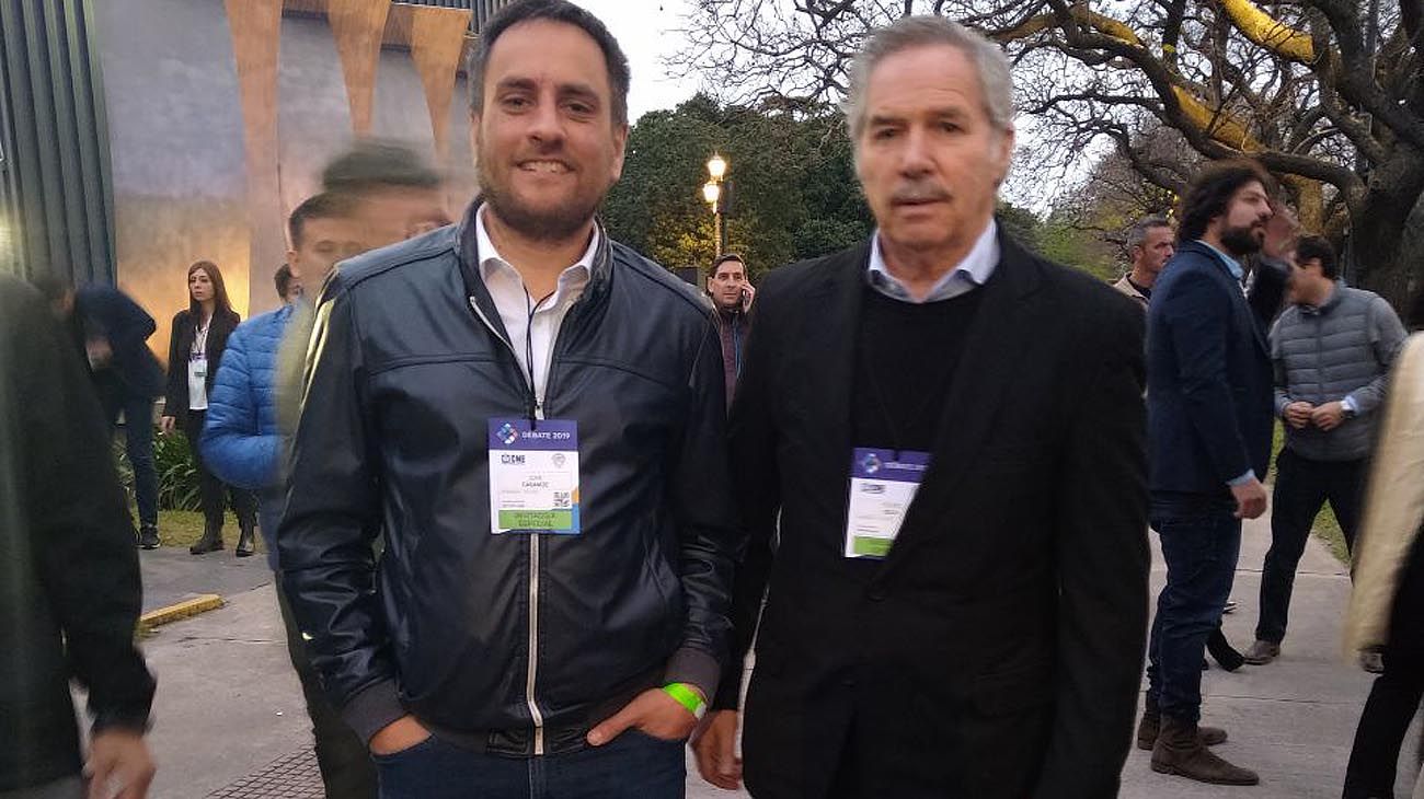 El ingreso de personalidades y dirigentes a la facultad de derecho minutos antes del debate presidencial.