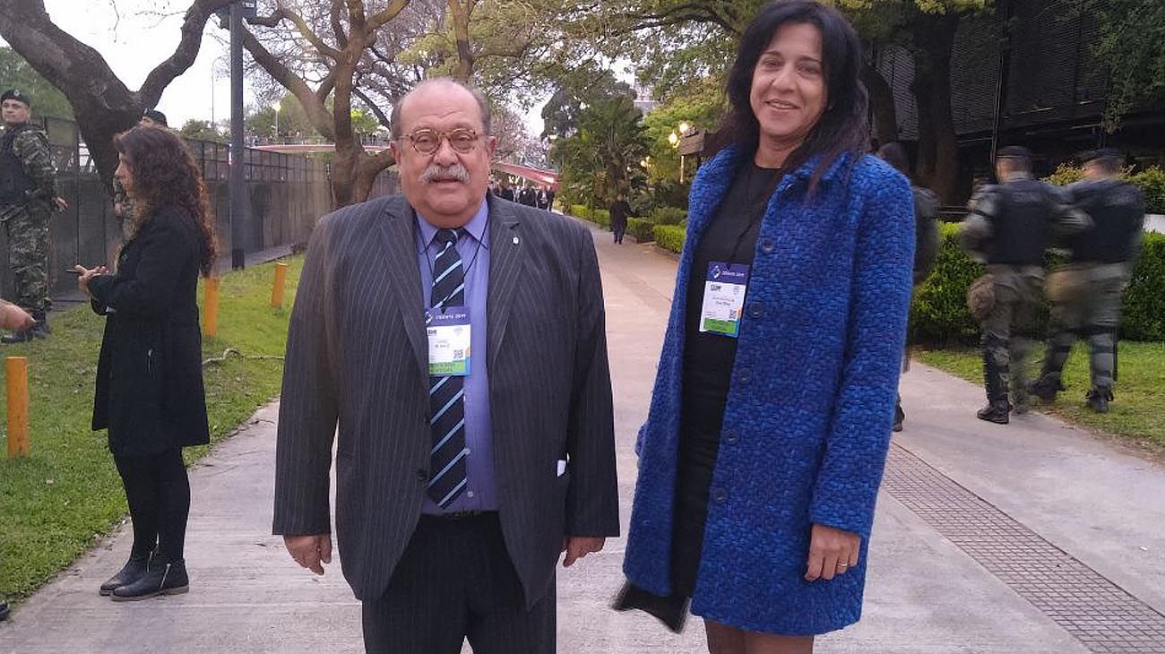 El ingreso de personalidades y dirigentes a la facultad de derecho minutos antes del debate presidencial.