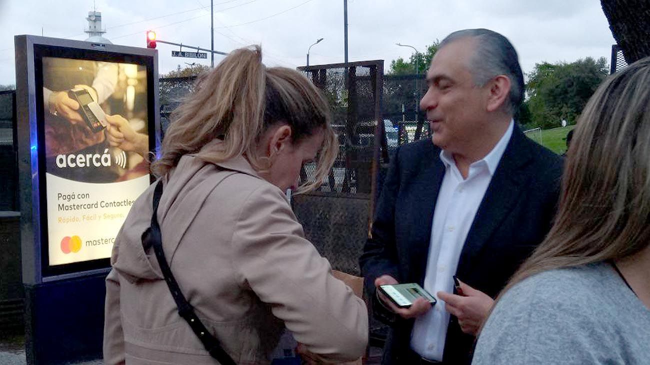 El ingreso de personalidades y dirigentes a la facultad de derecho minutos antes del debate presidencial.