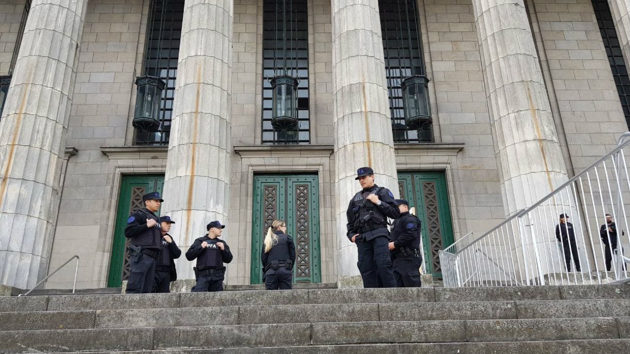 Seguridad en el área de la Facultad de Derecho, de la UBA.