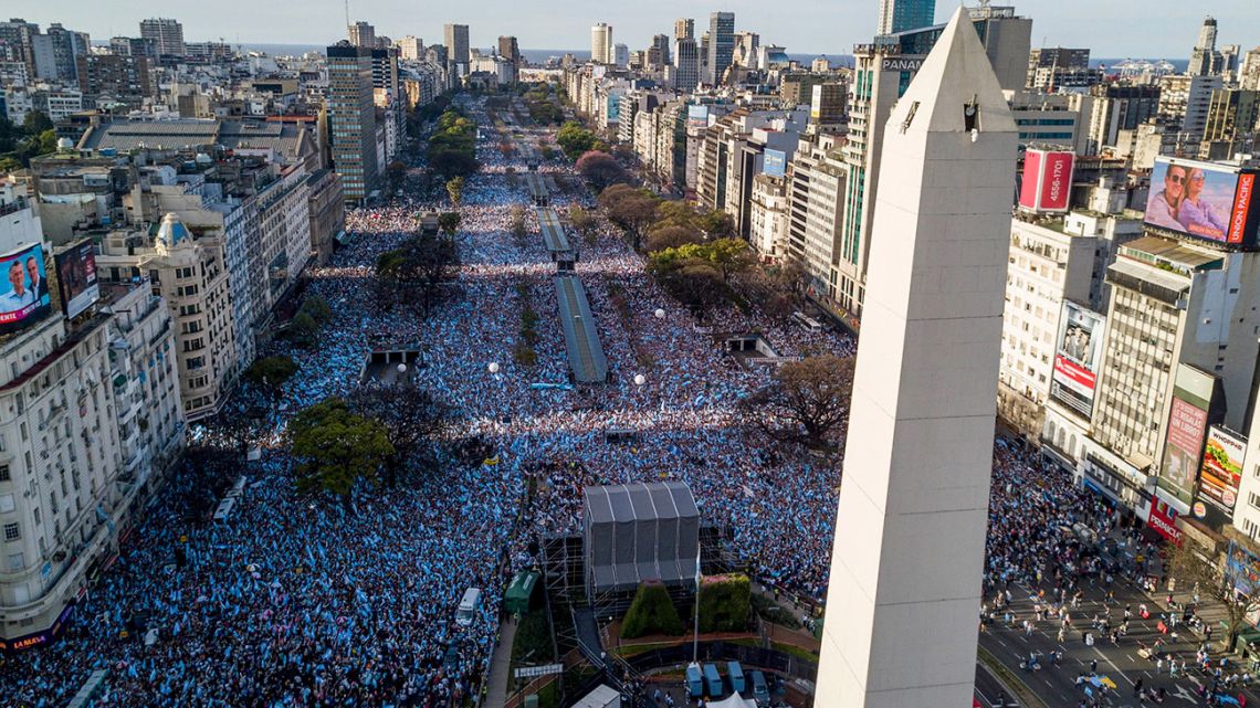 People attend the '#SíSePuede' campaign rally by President Mauricio Macri and his running-mate Miguel Ángel Pichetto in front of the Obelisk on Avenida 9 de Julio in Buenos Aires.