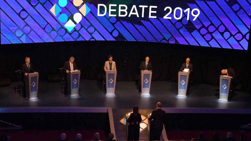 Los Candidatos sobre el escenario del Debate_g 20191020